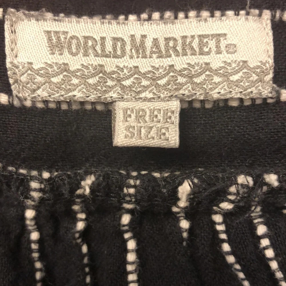 World Market Women’s B&W Striped Cotton Popover Top - Picture 7 of 8